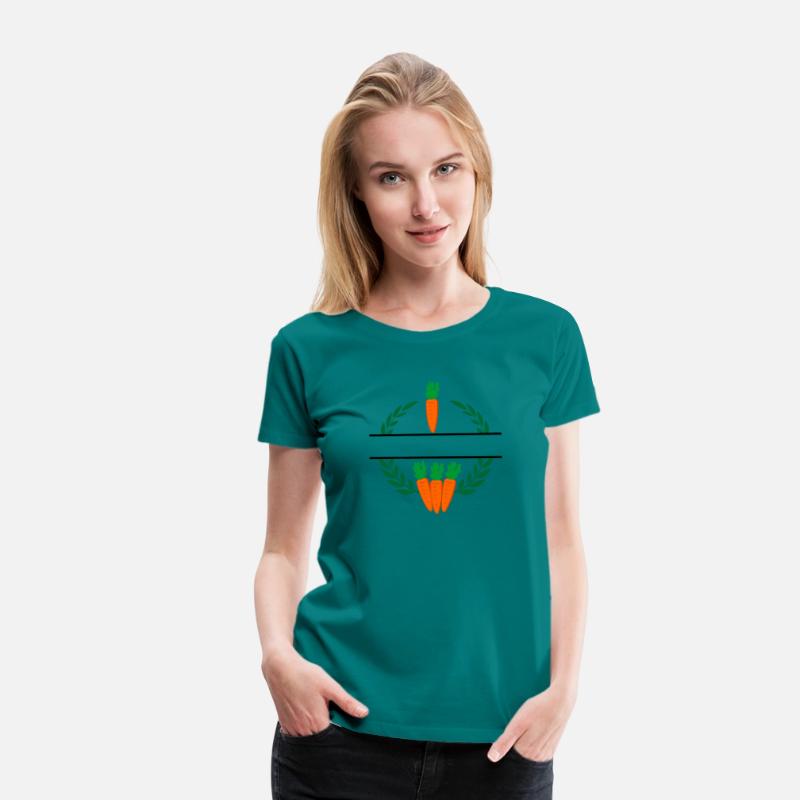 Carrots in laurel wreath with orange carrots