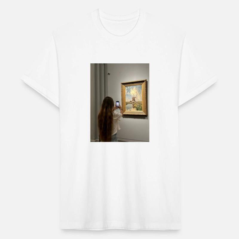 The girl in the museum